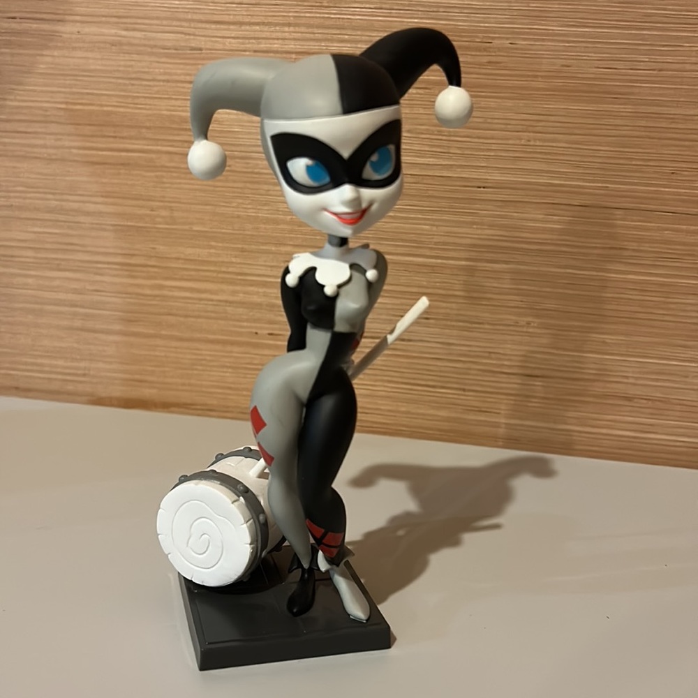FAN EXPO EXCLUSIVE black white and red all over Harley Quinn vinyl figure